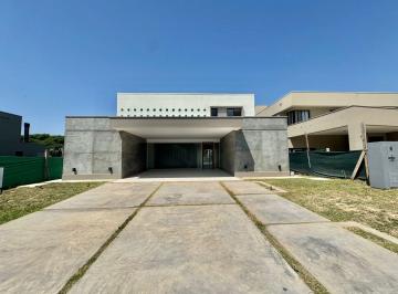 Casa de 5 ambientes, Yerba Buena · Venta | Casa | Barrio Privado El Portillo | Yerba Buenas