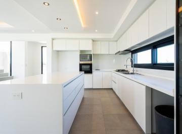 Casa · 198m² · 5 Ambientes · 2 Cocheras · Casa en Venta, Puertos, Amarras Lote Al 200