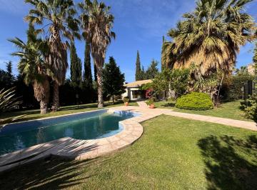 Casa de 10 ambientes, Carrodilla · Casa en Barrio Pinar del Sol I - Carrodilla