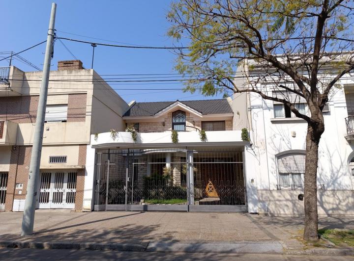 Casa · 190m² · 5 Ambientes · 2 Cocheras