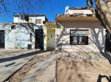 Casa · 193m² · 3 Ambientes · Casa de Pasillo Unico Venta Patio Parrillero Barrio Triangulo Zona Sur Rosario