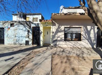 Casa · 193m² · 3 Ambientes · Casa de Pasillo Unico Venta Patio Parrillero Barrio Triangulo Zona Sur Rosario