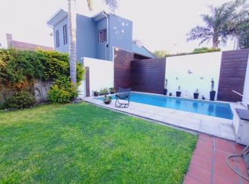 Casa · 299m² · 6 Ambientes · 1 Cochera · Casa en Venta en Quilmes