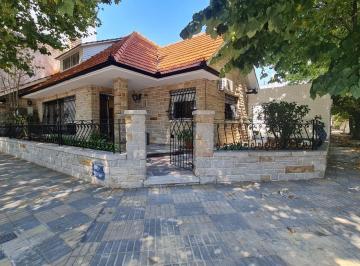 Casa · 130m² · 3 Ambientes · 1 Cochera · Casa Ideal Para Desarrollo
