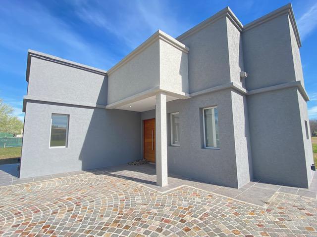 Casa · 120m² · 3 Ambientes · 2 Cocheras