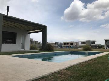 Casa · 250m² · 5 Ambientes · 2 Cocheras · Casa 5 Ambientes con Cochera en Venta en Greenville Polo