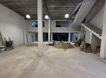 Local comercial · 240m² · Alquiler Local Comercial Sobre Importante Av en San Justo Centro