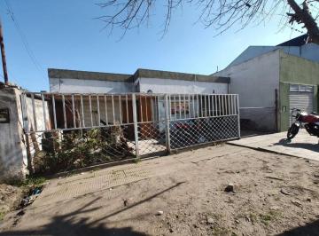 Casa · 136m² · 3 Ambientes · 2 Cocheras · Casa a Refaccionar en Venta - 2 Dorm. 1 Baño - 136 m² - José Hernández, La Plata