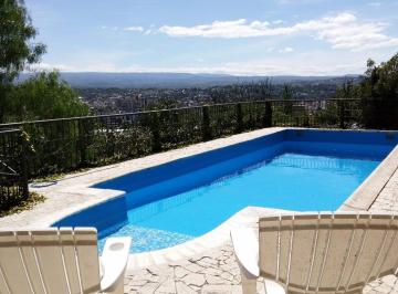 Casa · 180m² · 3 Ambientes · 1 Cochera · Casa Super Amplia Carlos Paz con Piscina!