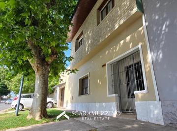 Casa · 129m² · 4 Ambientes · 1 Cochera · Casa - Las Avs