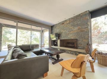 Casa · 217m² · 4 Ambientes · 1 Cochera · Venta en Barrio Golf I - Fondo a La Cancha de Golf - Rodeado de Arboles