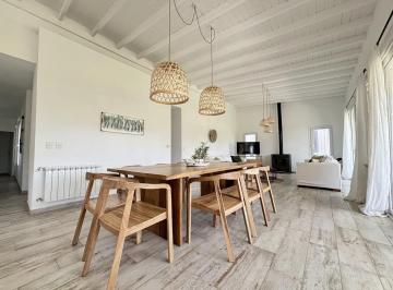 Casa · 180m² · 4 Ambientes · Casa en Venta - Barrio Senderos IV Lote 354 de Costa Esmeralda - Ambientes Amplios