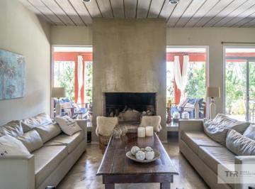 Casa · 350m² · 7 Ambientes · 1 Cochera · Casa en Venta - Deportivo Lote 190 - Costa Esmeralda