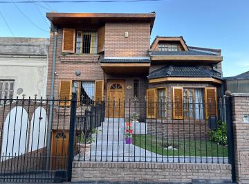 Casa de 6 ambientes, Tres de Febrero · Venta Impecable Casa en Saenz Peña. 6 Ambientes a 12 Cuadras de General Paz.