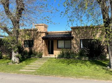 Casa · 120m² · 4 Ambientes · 2 Cocheras · Casa en Venta en La Cuesta