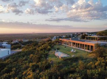Casa · 273m² · 6 Ambientes · 2 Cocheras · Una Sola Planta - La Deseada