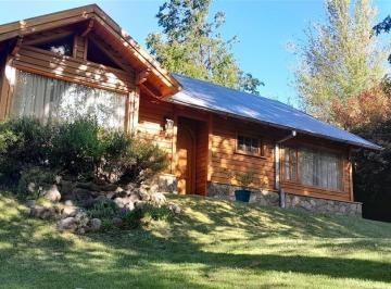 Casa · 131m² · 3 Ambientes · 2 Cocheras · Venta Casa 2 Dorm C/ Quincho B°altos del Chapelco, San Martin de Los Andes