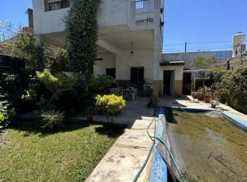 Casa · 220m² · 7 Ambientes · Venta Propiedad con 2 Casas en Excelente Ubicacion