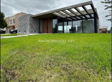 Casa · 184m² · 4 Ambientes · 2 Cocheras · Casa en Venta 3 Dorm. en Canning Barrio Santa Rita