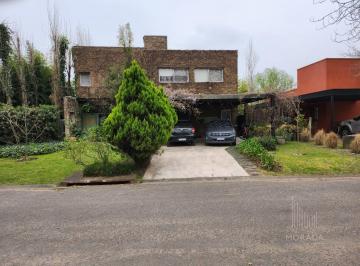 Casa · 219m² · 7 Ambientes · 2 Cocheras · Casa en Roble Joven Tortugas Norte Lote Central,3 Dorm y 1 Taller, Excelente Jardin y Pileta