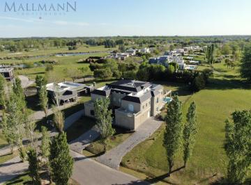 Casa · 900m² · 11 Ambientes · 4 Cocheras · Casa en Venta 10 Amb Estancias Golf | Mallmann