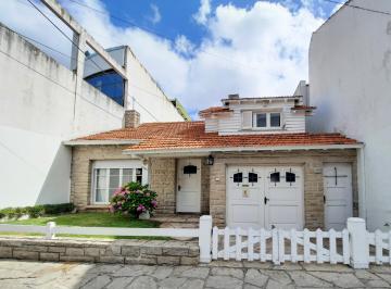Casa de 6 ambientes, Mar del Plata · Retasado! Chalet 6 Ambientes + Departamento en Venta Zona Macrocentro