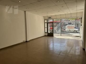 Local comercial · 115m² · Local Comercial 115 m² Vidriera 5 m Sobre Castro Barros 800 Escritura