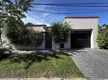 Casa · 112m² · 4 Ambientes · 1 Cochera · Casa en Barrio San Cayetano, Lujan