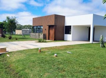 Casa · 200m² · 4 Ambientes · 2 Cocheras · Casa en Venta - 3 Dorm. 2 Baños - 600 m² - Mar del Plata