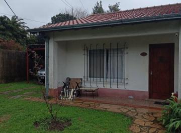 Casa · 74m² · 4 Ambientes · Casa Chalet en Venta en Berazategui, G. B. a. Zona Sur, Argentina