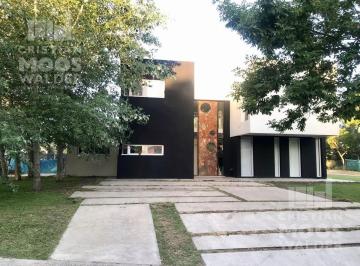 Casa · 202m² · 3 Ambientes · 1 Cochera · Casa en Venta - Haras Santa Maria