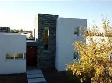 Casa · 160m² · 5 Ambientes · Casa - El Canton - Puerto