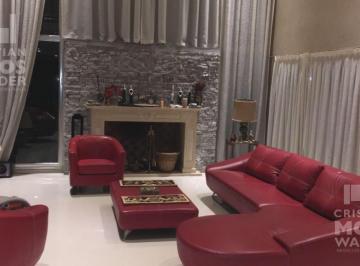 Casa · 400m² · 9 Ambientes · 1 Cochera · Casa en Venta - Álamo Alto.