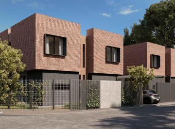 Casa · 89m² · 3 Ambientes · 1 Cochera · Venta Casa Funes Norte
