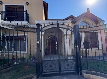 Casa · 350m² · 4 Ambientes · 2 Cocheras · Casa 4 Ambientes en Ituzaingó Norte