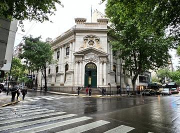 Local comercial , Recoleta · Super Local en Venta en Av Santa Fe 2300 y Azcuenaga - Venta con Renta.