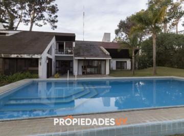 Foto1 · Exelente Propiedad y Gran Parque con Piscina Climatizada