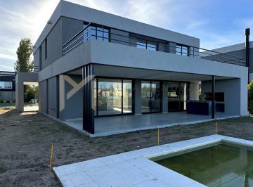Casa · 235m² · 5 Ambientes · 2 Cocheras · Casa en Venta en San Matias, Escobar, G. B. a. Zona Norte