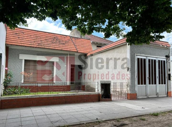 Casa · 250m² · 6 Ambientes · 2 Cocheras