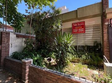 Casa de 4 ambientes, Tres de Febrero · Saenz Peña - Casa de 4 Ambientes con Garaje y Amplio Jardin. en Zona Residencial.