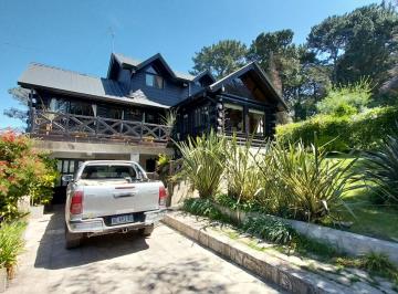 Casa de 7 ambientes, Mar del Plata · Cabaña en Venta en Sierra de Los Padres. Zona Golf. Vista Panorámica
