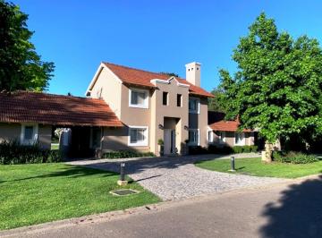 Casa de 8 ambientes, Luján · Impecable