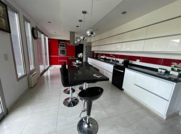 Casa · 300m² · 6 Ambientes · 2 Cocheras · Casa - Ezeiza, Los Talas 6 Ambientes