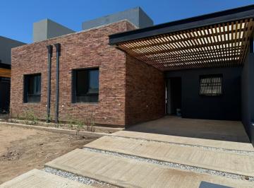 Casa de 4 ambientes, Córdoba · A Estrenar 2 Dorm. con Pileta en Rincones de Manantiales!