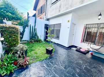 Casa de 3 ambientes, San Isidro · Martínez: PH en Planta Baja. 3 Amb. Jardin y Entrada de Auto Al Frente. Patio