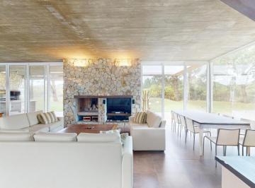 Casa · 287m² · 6 Ambientes · Casa en Venta en Costa Esmeralda