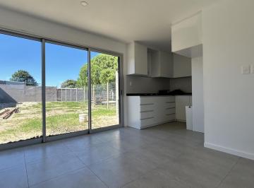 Casa · 75m² · 3 Ambientes · 2 Cocheras · Venta Casa en Solymar Dos Dorm.