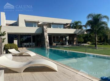 Casa · 561m² · 2 Dormitorios · 2 Cocheras · Casa en La Serena