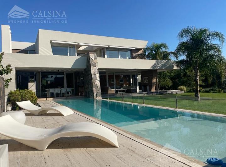 Casa · 561m² · 2 Dormitorios · 2 Cocheras