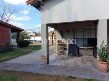Quinta vacacional · 177m² · 4 Ambientes · 1 Cochera · Casa Quinta en Venta en Paso del Rey, Moreno
